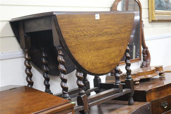 A 1920s oak gateleg table